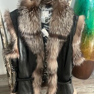 Women's Black 100% Sheep Leather Jacket with 100% Fox Fur Trim